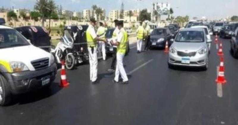 حملات مرورية مكثفة لرصد المخالفات بمحاور القاهرة والجيزة