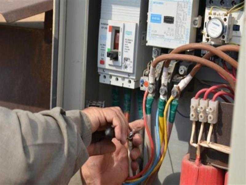 شرطة الكهرباء: ضبط 17001 قضية سرقة تيار ومخالفات شروط التعاقد