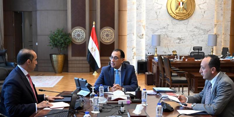 رئيس الوزراء يلتقي وزير الشئون النيابية والقانونية والتواصل السياسي