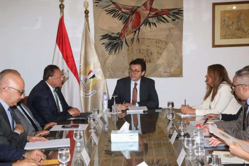 خط أحمر