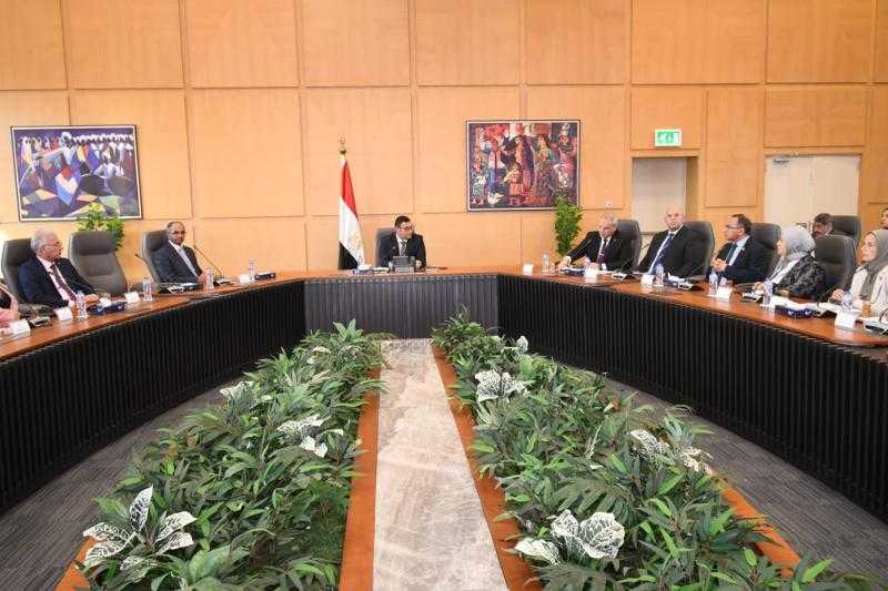 وزير الإسكان يتابع سير العمل والموقف التنفيذي لمشروعات الهيئة العامة لتعاونيات البناء والإسكان|صور