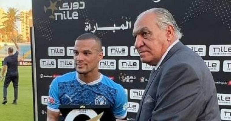 فخرى لاكاى أفضل لاعب فى مباراة بيراميدز والاتحاد السكندرى