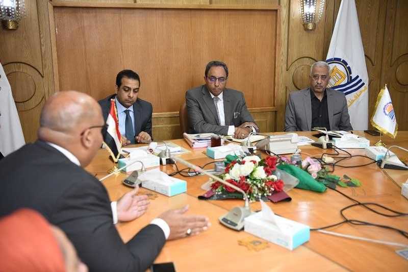 محافظ قنا: تعزيز المنظومة المتكاملة لإدارة المخلفات الصلبة