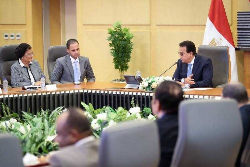 وزير الصحة يوجه بتكثيف الزيارات الميدانية على المنشآت الصحية بالمحافظات