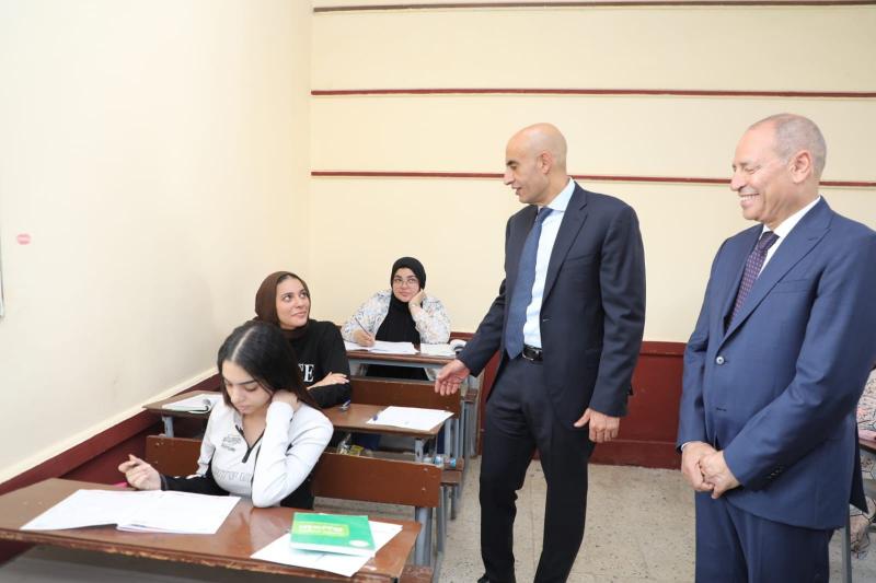 وزير التعليم: امتحانات الثانوية العامة اليوم ”واضحة الأسئلة”