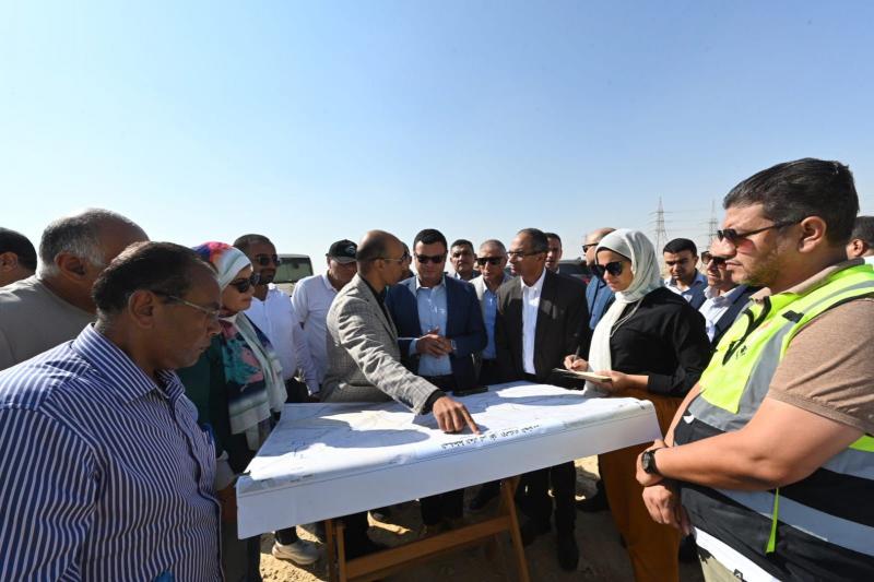 وزير الإسكان يتفقد وحدات ”سكن لكل المصريين”.. وأعمال الطرق والمرافق بالتجمع السادس