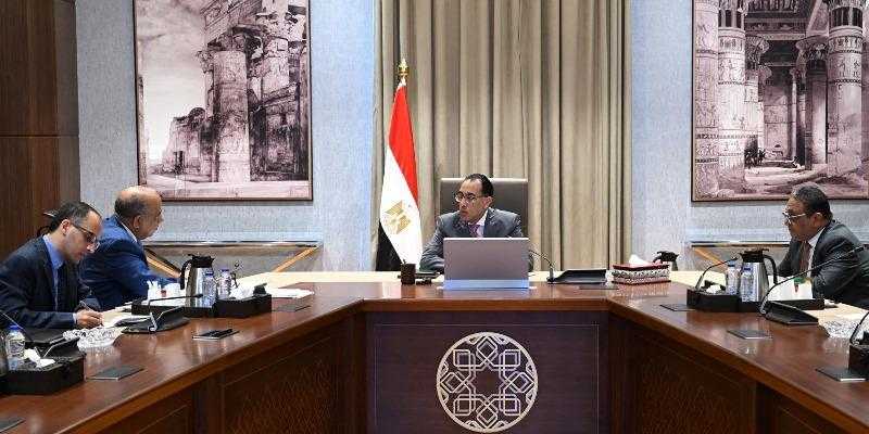 رئيس الوزراء يُشدد على أهمية الالتزام بوضع خطة لوقف تخفيف الأحمال بنهاية 2024
