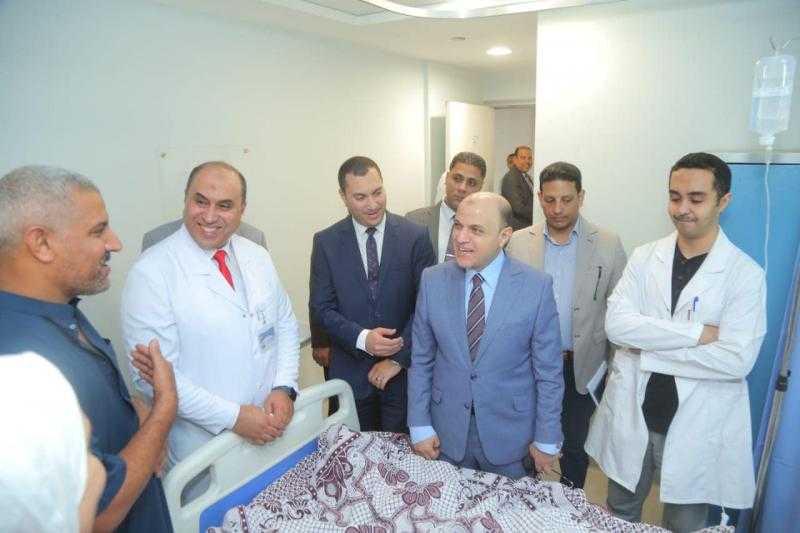 محافظ كفر الشيخ يطمئن على الأشقاء الفلسطينيين بمستشفى مركز الأورام.. صور
