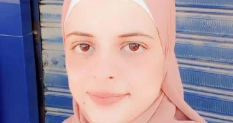 الأولى على التعليم التجارى: ”التحاقى بالثانوى الفنى قرارى وبهدى نجاحى لأسرتى”