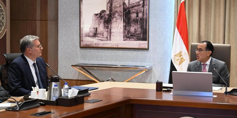 وزير البترول لـ ”مدبولي”: ننسق مع وزيري الكهرباء والمالية لسداد مستحقات توفير المواد البترولية اللازمة لتشغيل ”محطات الكهرباء”