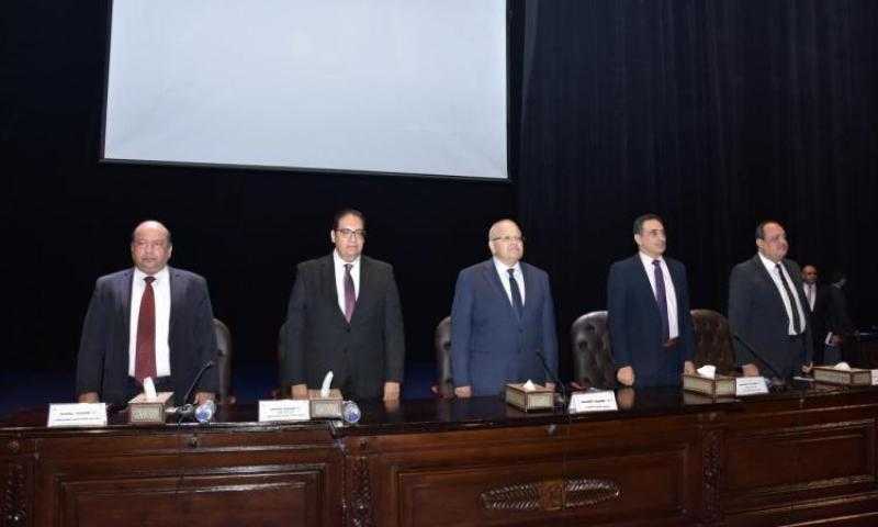فى يوم الوفاء .. الخشت يكرم عددا من قيادات جامعة القاهرة
