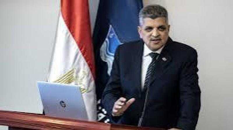 خلال جولته بشركة ترسانة السويس.. الفريق أسامة ربيع: نسعى للتوسع في أنشطة بناء وصيانة الوحدات البحرية