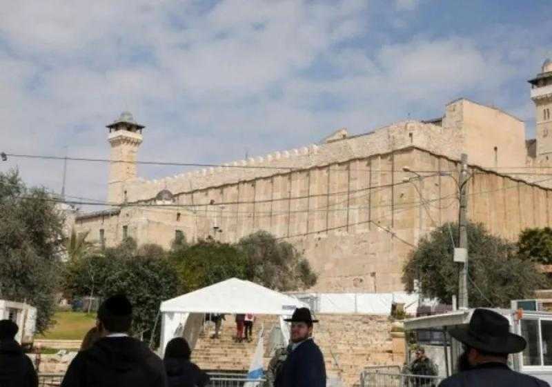 إسرائيل تغلق الحرم الإبراهيمي ومداخل ومخارج مدينة الخليل وقراها بالضفة الغربية
