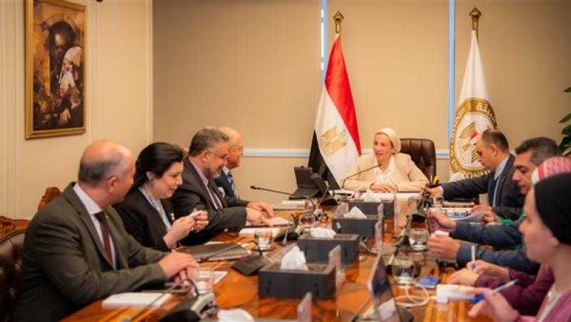 وزيرة البيئة تبحث الفرص الاستثمارية الواعدة في مجال الصناعة الخضراء
