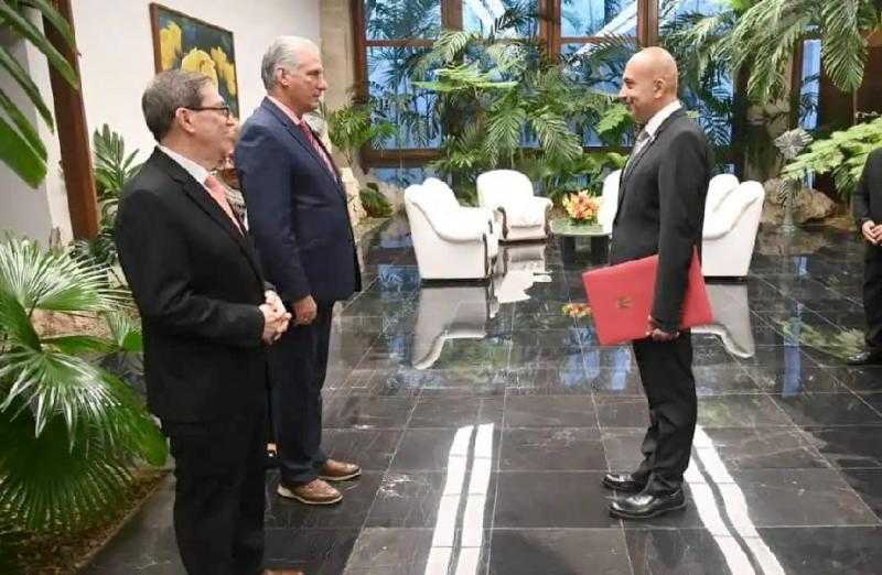 سفير مصر في كوبا يقدم أوراق اعتماده لرئيس الجمهورية|صور