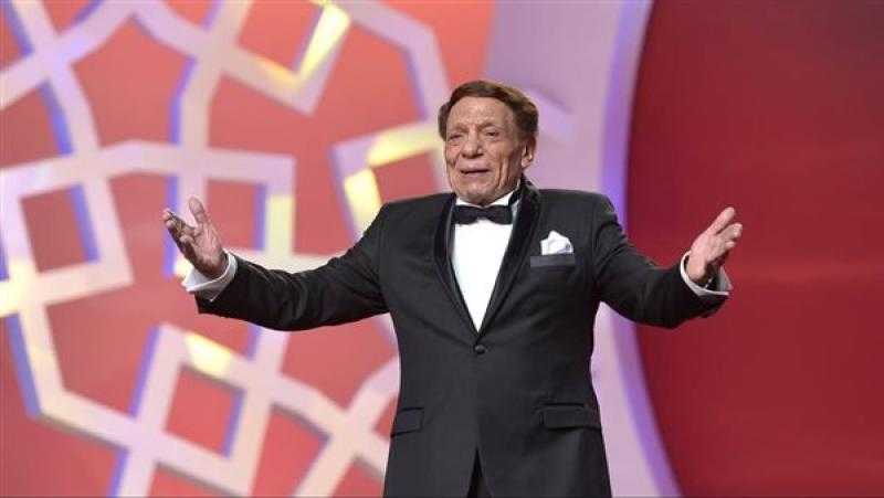 عمرو عرفة يكشف تفاصيل الحالة الصحية للزعيم عادل إمام