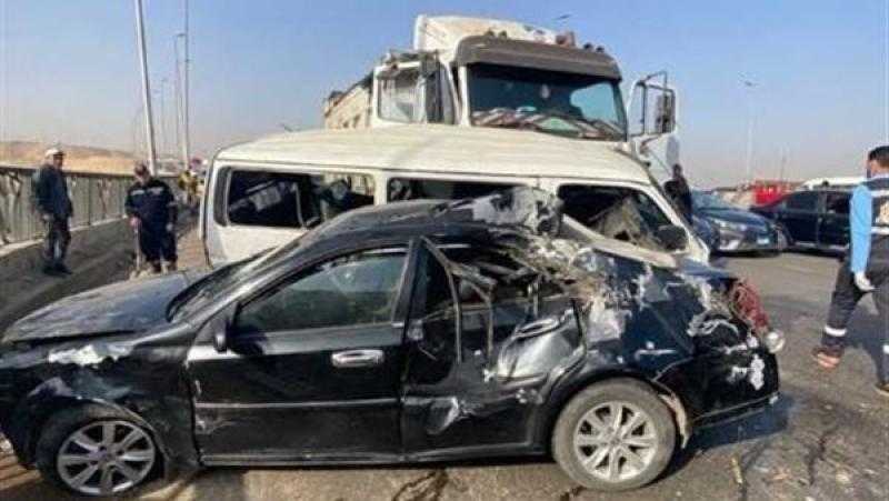 مصرع وإصابة 7 أشخاص في انقلاب سيارة بالطريق الدائري بالقليوبية
