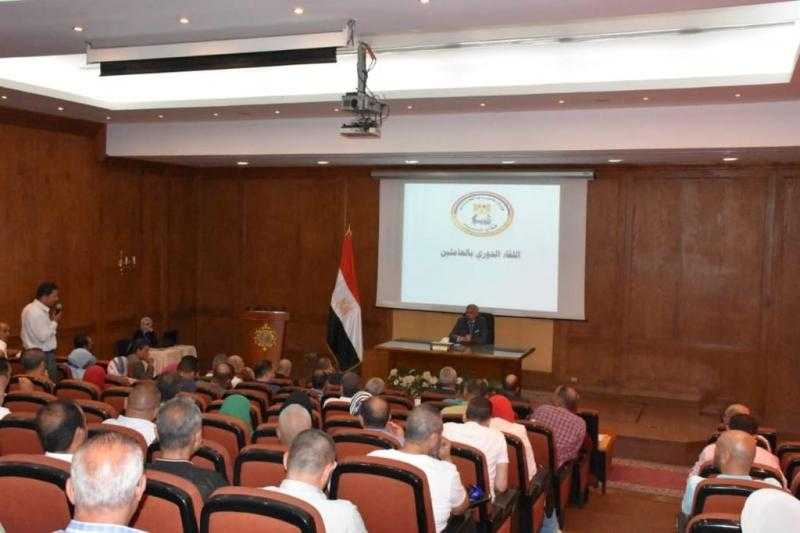رئيس ”قطاع التدريب” بالإنتاج الحربي يجتمع مع عدد من العاملين