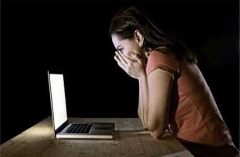 الأمن العام يضبط طالبا لابتزاز فتاة والتشهير بها على مواقع التواصل الاجتماعى