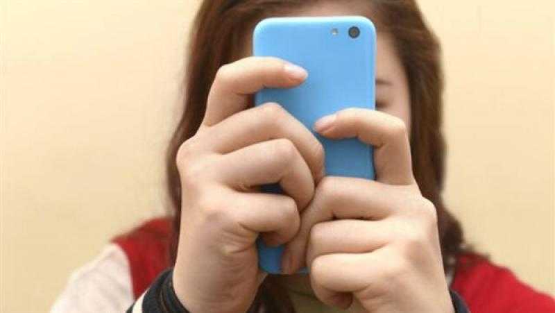 مريض ومهمش.. تعرف على سبب تطاول بعض رواد السوشيال ميديا على الإعلاميين والمشاهير