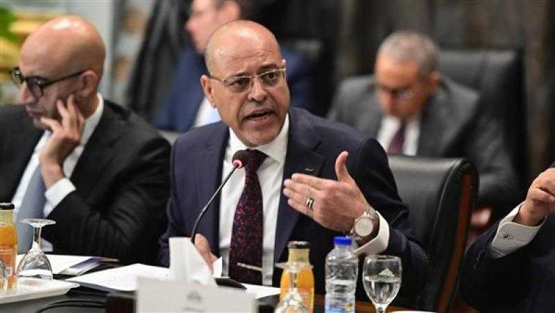 وزير العمل: القيادة السياسية تولي اهتماما بالغا بملف العمال
