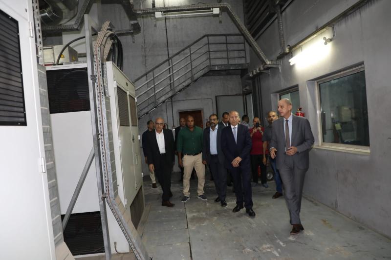محافظ القاهرة يتفقد نفقي الأزهر وغرفة التحكم المركزى بهما.. صور