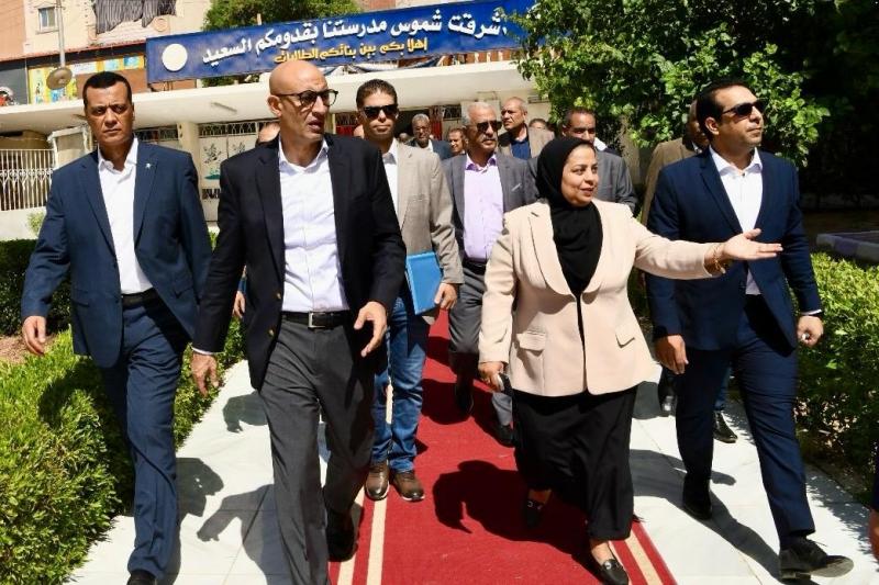 وزير التعليم يتفقد مدارس قنا.. ويشهد الأنشطة الصيفية للأطفال