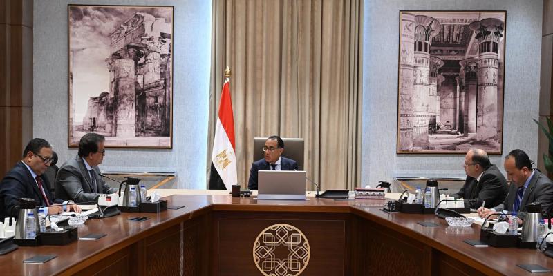 رئيس الوزراء يتابع جهود توافر الأدوية والتعامل مع مشكلة النواقص