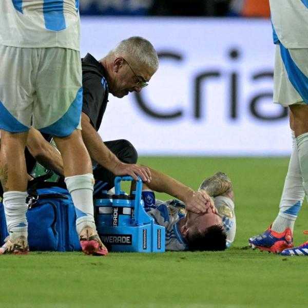 اللقطات الأولى لقدم ميسي المصابة وانهيار أسطورة الأرجنتين