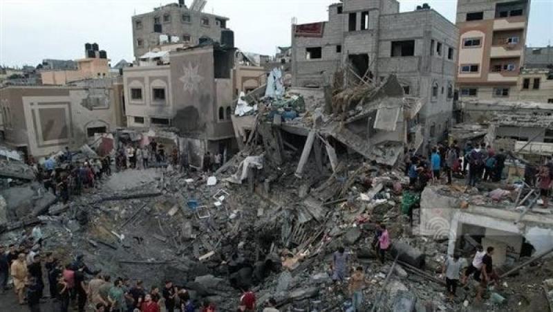 الاحتلال الإسرائيلي يستهدف مسجدا ويدمر 1200 خيمة بغزة
