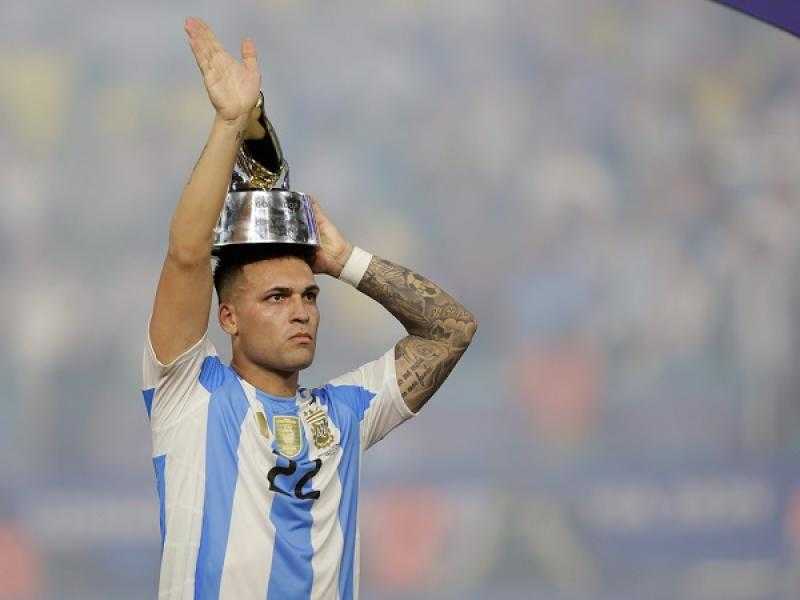 لاوتارو مارتينيز يتوج بجائزة هداف كوبا أمريكا