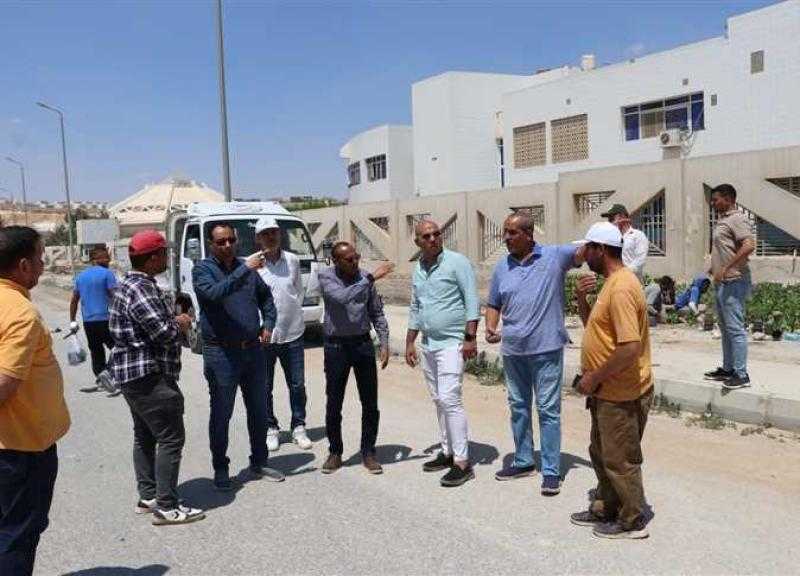 رئيس جهاز مدينة 6 أكتوبر يتفقد ميدان الحصري ويوجه برفع الإشغالات لمنع العشوائية.. صور