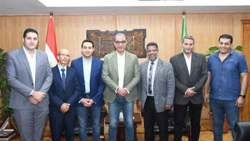 محافظ الفيوم يستقبل وفداً من نقابتي الأسنان والأطباء البيطريين للتهنئة بتجديد الثقة