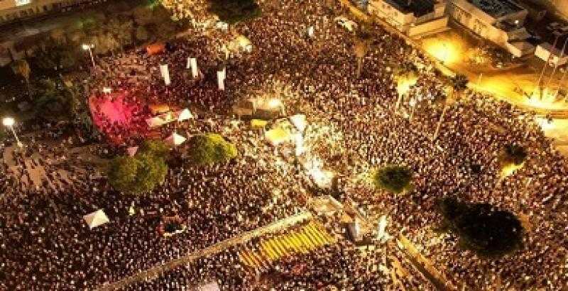 متظاهرون ضد حكومة نتنياهو يغلقون طريقا قرب تل أبيب