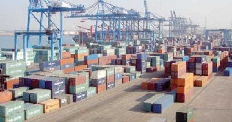 ميناء دمياط يستقبل 10 سفن على متنها 52476 طن بضائع عامة