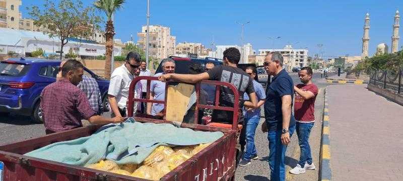 ”حماية لقوت الغلابة”.. محافظ البحر الأحمر يضبط 3350 رغيف خبز مدعم مهرب على ”تروسيكل” ويحيل سائقه للنيابة