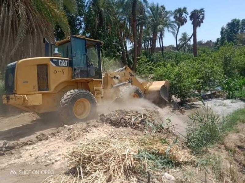 الغربية تزيل تعدياتٍ على الزراعات وبناءً مخالفا