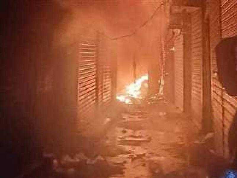 المعاينة: مصرع 3 أشخاص وإصابة 8 آخرين بحريق حارة اليهود