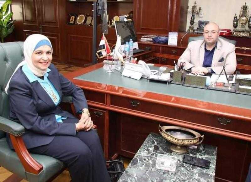 محافظ بني سويف يناقش جهود الصحة في دعم الصحة الإنجابية وتنظيم الأسرة
