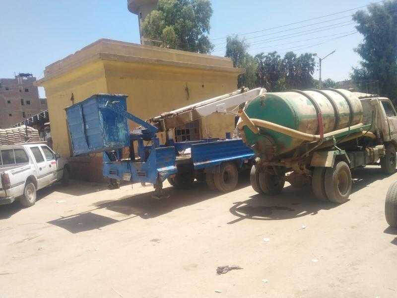 للقضاء على إلقاء مخلفات الصرف الصحي في الترع.. محافظ أسيوط يوجه باستمرار حملات ضبط سيارات الكسح