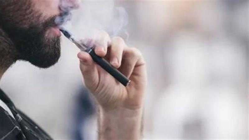 دراسة تكشف مخاطر التدخين الإلكتروني في الطقس الحار