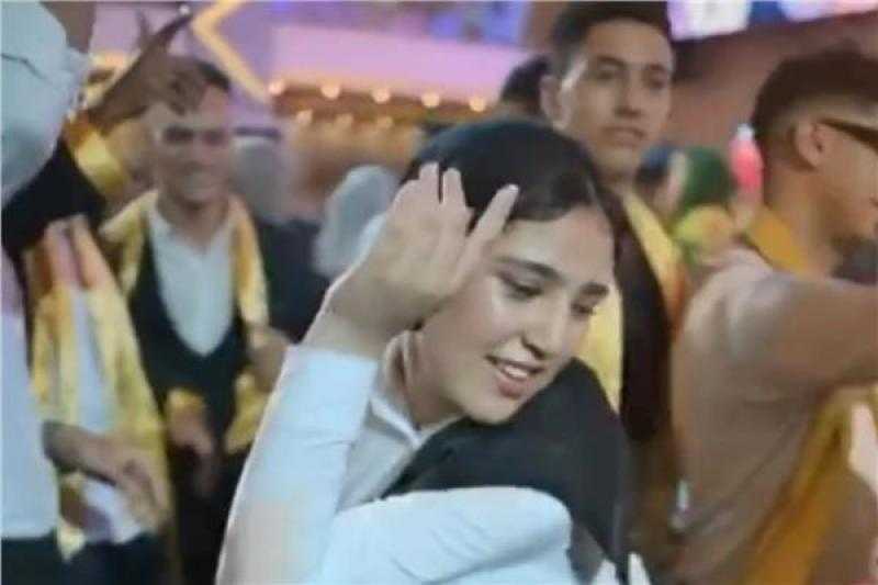 طالبة حفل تخرج الإسماعيلية: تعاملت على طبيعتي.. وماليش في جو الشهرة