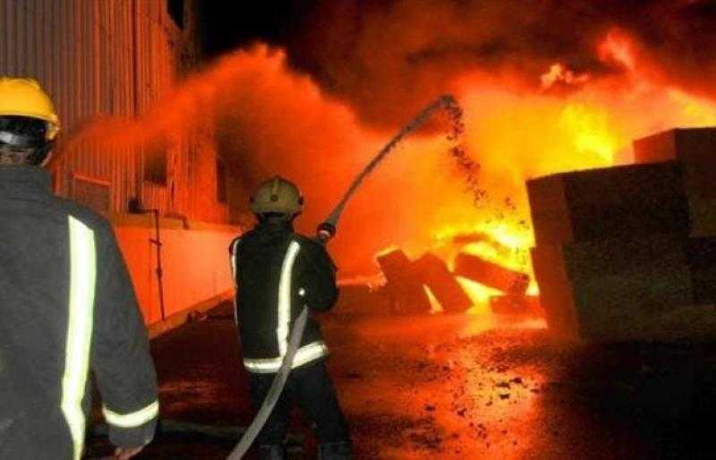 مساحته 500 متر.. السيطرة على حريق داخل مصنع حلاوة بأبو النمرس