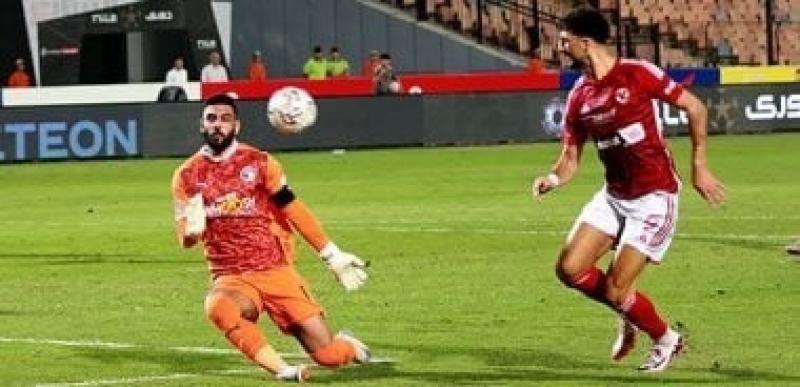 15 دقيقة.. تعادل سلبى بين الأهلى وبيراميدز فى قمة الدورى
