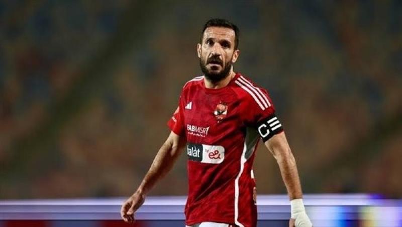 علي معلول ينتظر الضوء الأخضر من كولر للمشاركة فى مباريات الأهلي