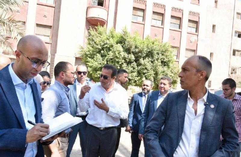 وزير الصحة: ”استياء” من عدم نظام مستشفى أم المصريين وفتح تحقيق في بولاق الدكرور بسبب الأدوية