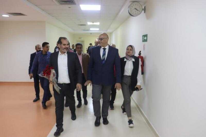 محافظ القليوبية يتفقد مستشفى الناس بشبرا الخيمة ويؤكد: صرح طبي عالمي