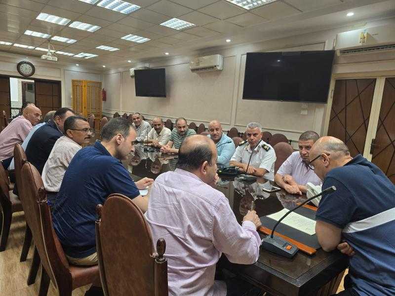 محافظ القليوبية: غرامات للمخالفين ومتابعة ميدانية على مواقف السيارات