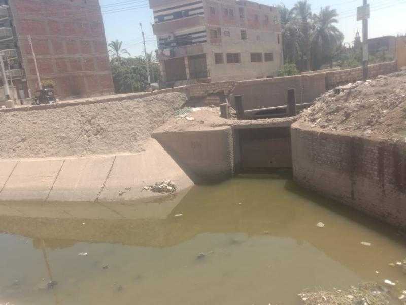 محافظ أسيوط يوجه بتكثيف أعمال تطهير الترع والمجاري المائية وحملة لتطهير ترعة بني فيز بصدفا
