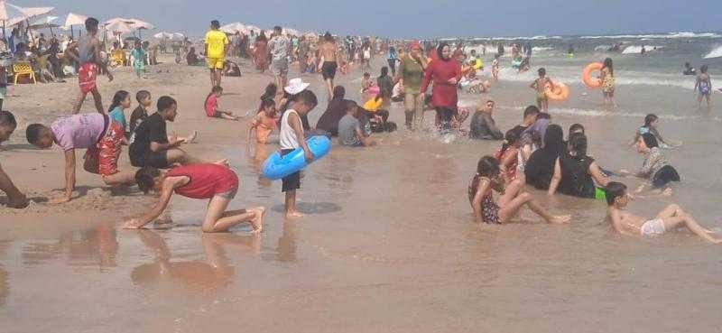 إقبال كبير للمواطنين على مصيف بلطيم بكفر الشيخ